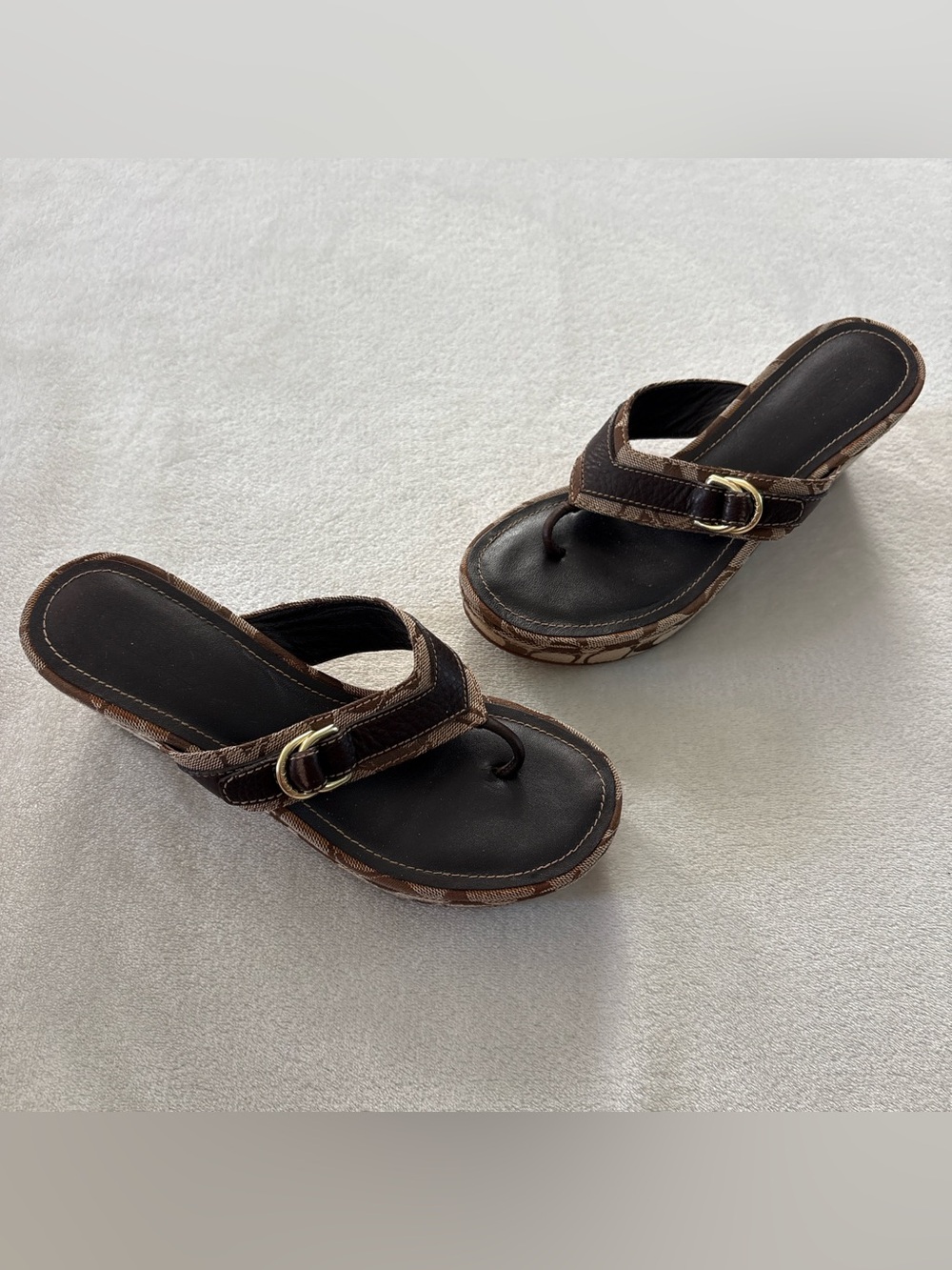 Y2K Coach Signature Monogram Logo Buckle Thong Sandal Wedges W6.5
